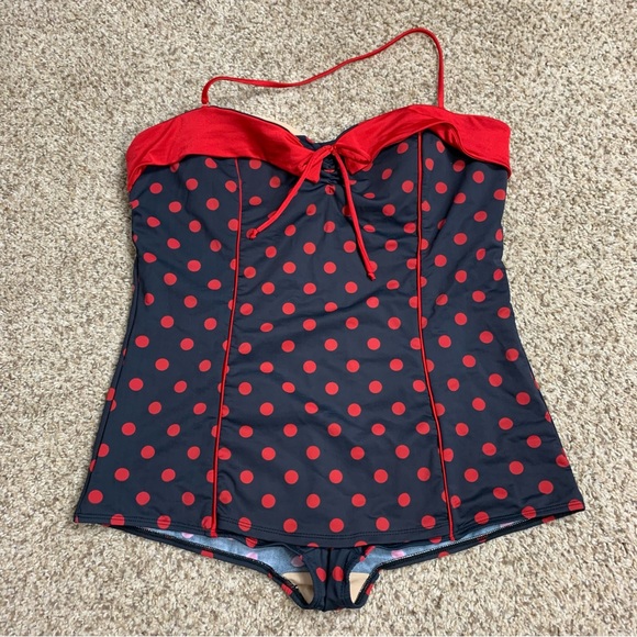 Bettie Page polka dot retro swimsuit - Picture 2 of 11